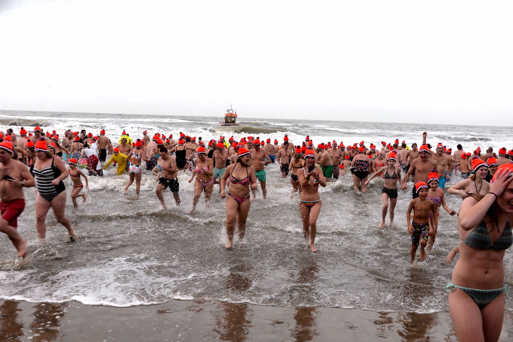 ../Images/Nieuwjaarsduik Nederzandt 2018 073.jpg